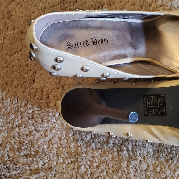 Nude High Heels with Gold Accents - Picture 14 of 16